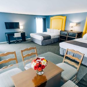 Queen Suite Two Queen Beds